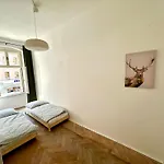 Daire Location In Prague! 4 Bedrooms And Super Host! *