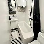 Location In Prague! 4 Bedrooms And Super Host! * Prag