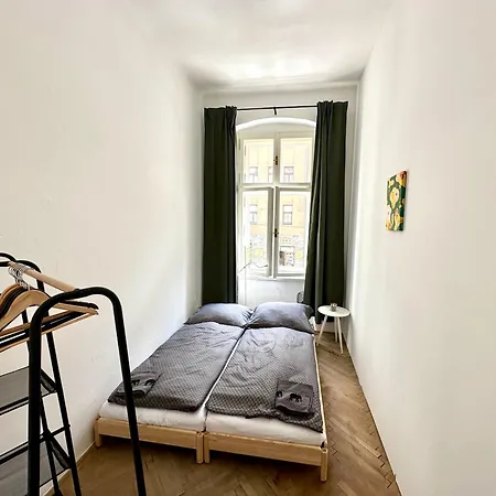 Location In Prague! 4 Bedrooms And Super Host! Daire