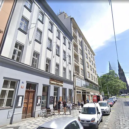 Location In Prague! 4 Bedrooms And Super Host! Prag