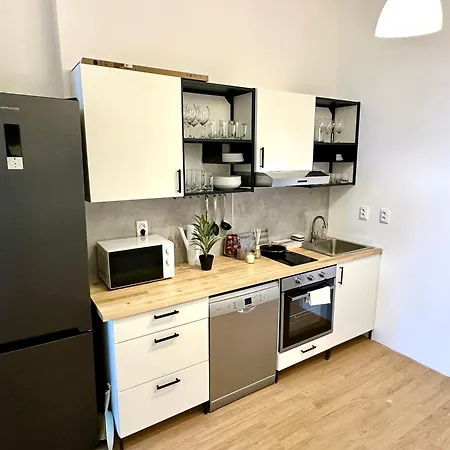 아파트 Location In Prague! 4 Bedrooms And Super Host! *
