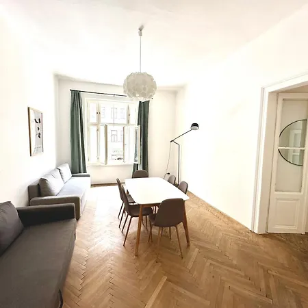 Διαμέρισμα Location In Prague! 4 Bedrooms And Super Host! Πράγα