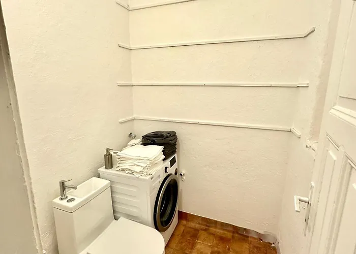 Location In Prague! 4 Bedrooms And Super Host! Apartament