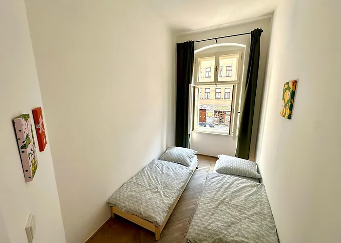 Location In Prague! 4 Bedrooms And Super Host! Apartament *