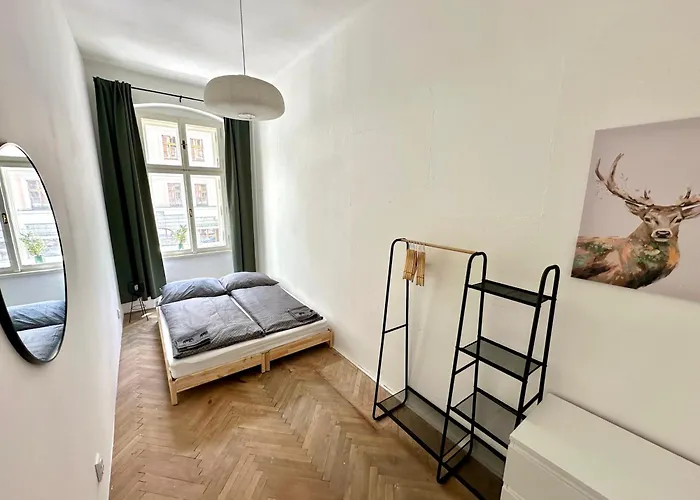 Location In Prague! 4 Bedrooms And Super Host! Apartament
