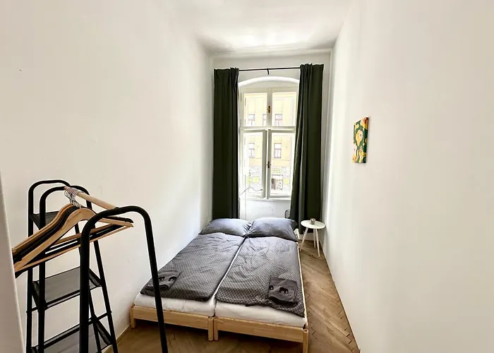 Location In Prague! 4 Bedrooms And Super Host! Apartament