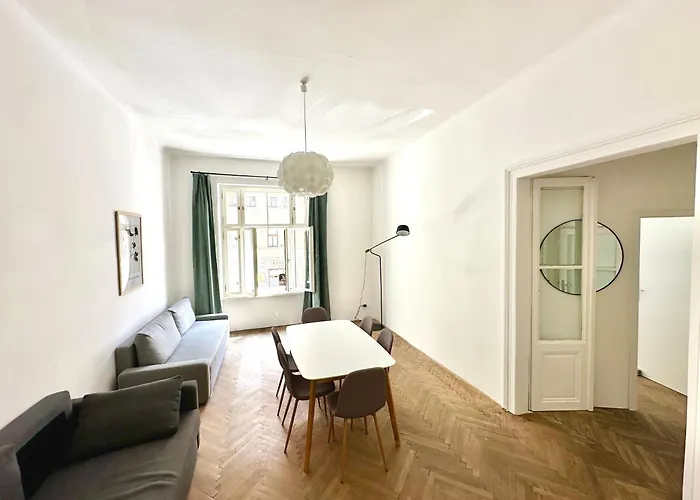 Location In Prague! 4 Bedrooms And Super Host! Apartament *