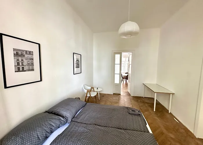 Apartament Location In Prague! 4 Bedrooms And Super Host!