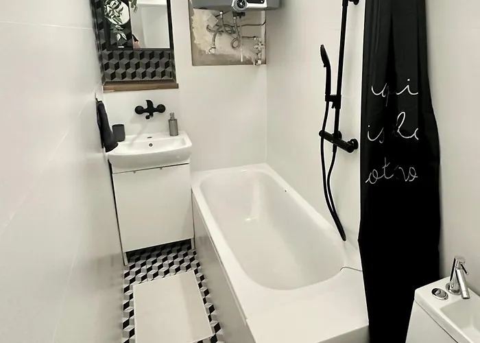 Location In Prague! 4 Bedrooms And Super Host! * Praga