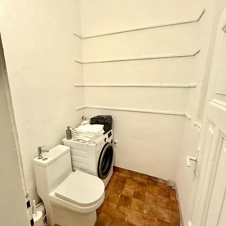 Location In Prague! 4 Bedrooms And Super Host! 아파트